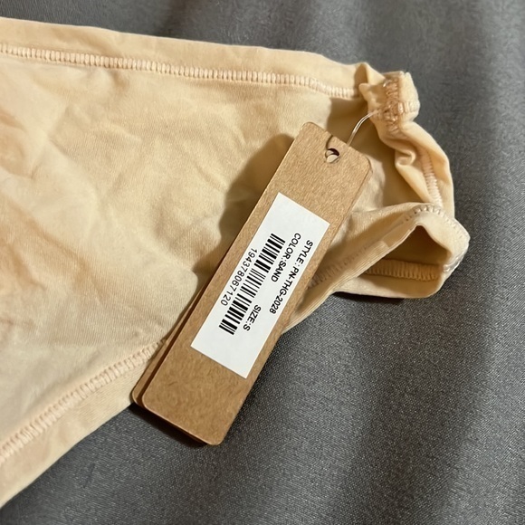 Skims Fits Everybody  Thong - Picture 14 of 16